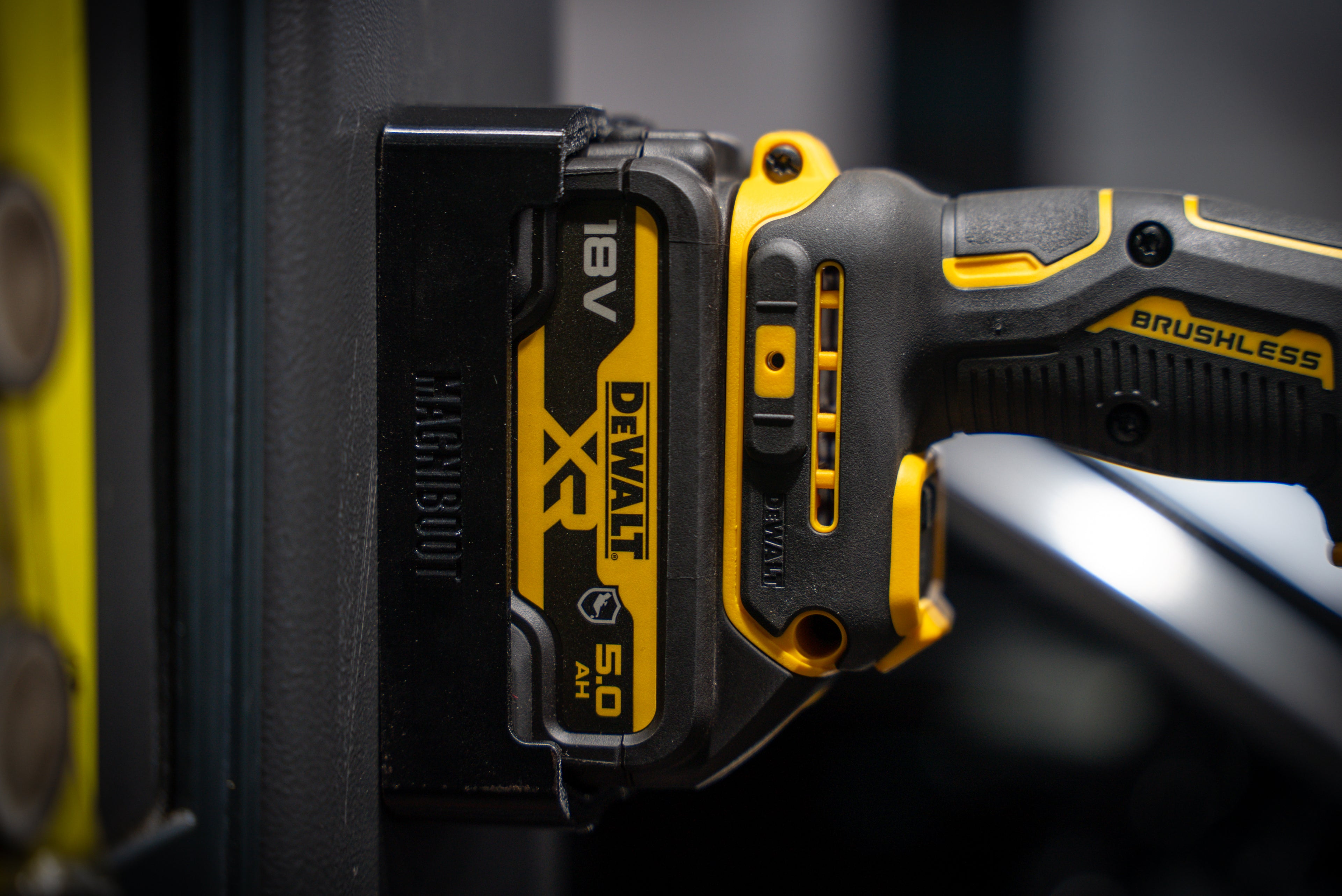 DeWalt XR & G-Series Magnetic Boot 18V 4/5AH