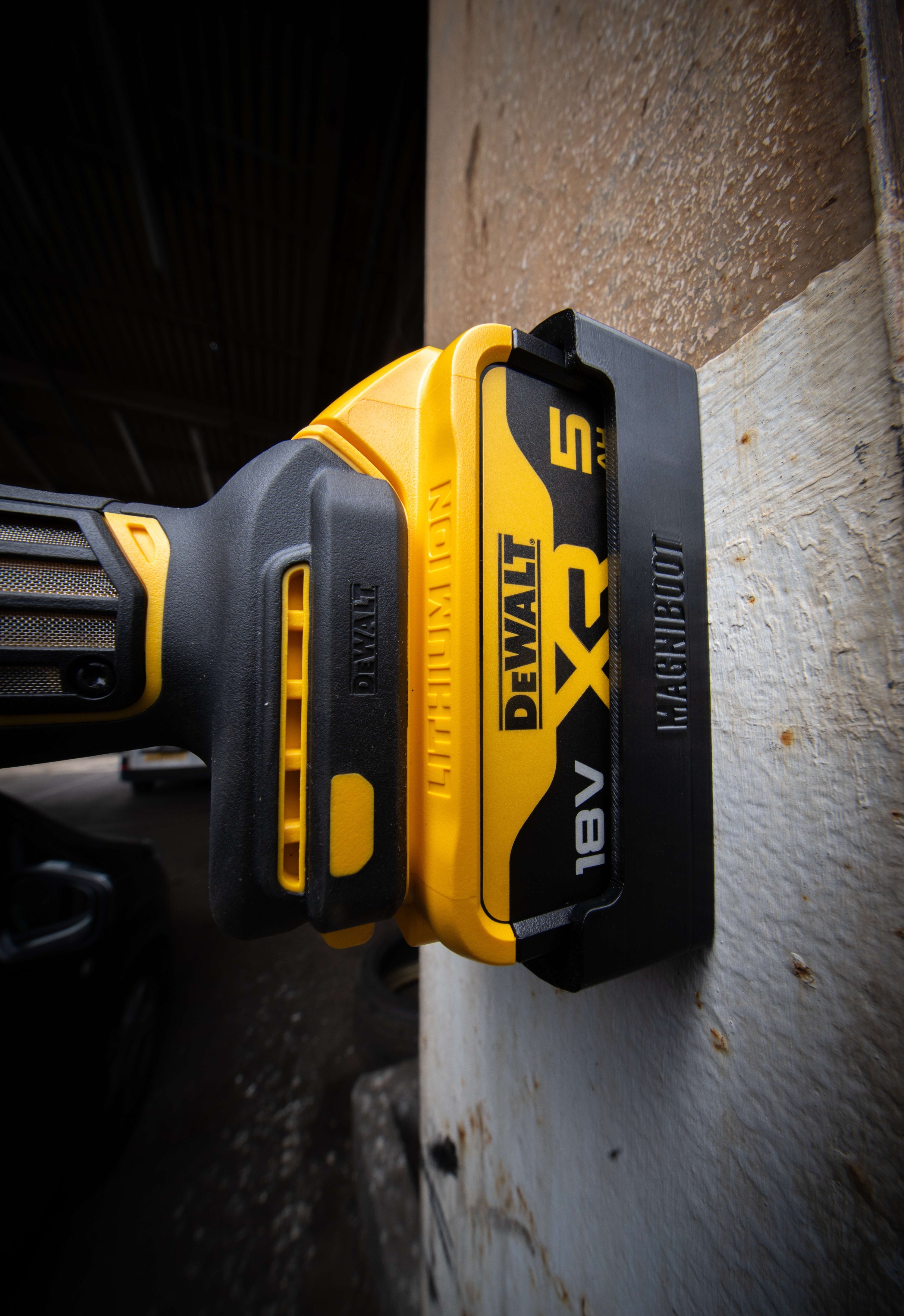 DeWalt XR & G-Series Magnetic Boot 18V 4/5AH